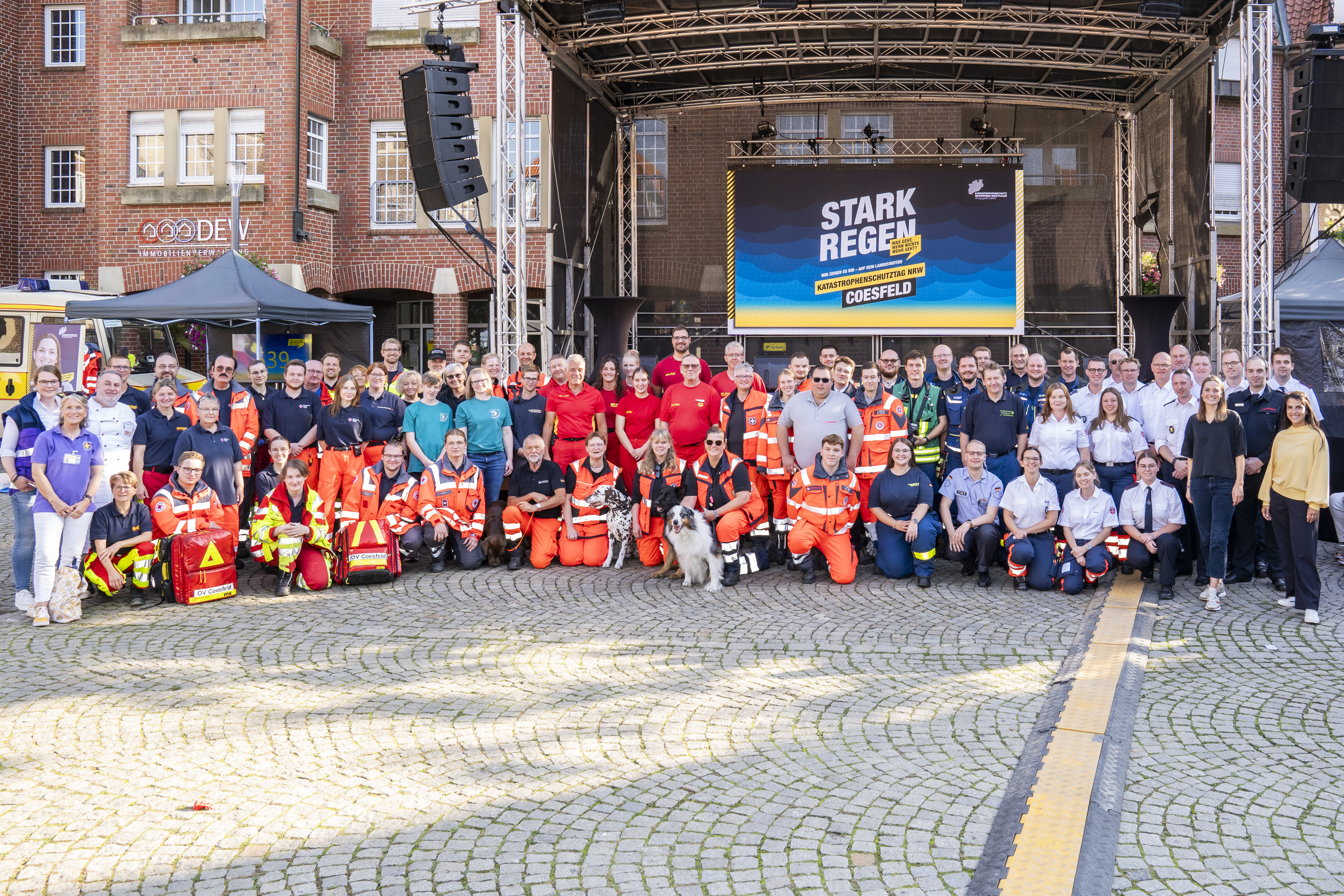 Gruppenfoto der Einsatzkräfte beim Katastrophenschutztag in Coesfeld.